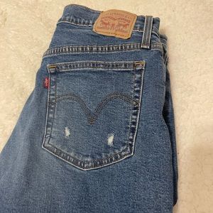 Women’s size 32 Levis Skinny Wedgie button fly jeans.